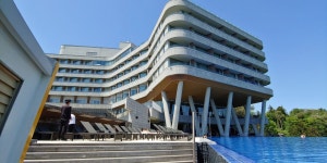 제주 히든 클리프 호텔 & 네이쳐 이용 후기(Hidden Cliff hotel & nature) | Travel, Opera house, Building