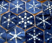 Ive started working on the above denim snowflakes using buttons that Ive been holding onto for years.........Im beginning to feel ..... 