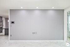 거실,그레이,모던,다운라이트조명,LED조명,그레이벽지,비앙코카라라패턴 | 인테리어, 빌라, 거실