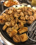 먹방🐽🐽돼징  식비만25만원  걸리버막창  32%  레드버튼 | Food, Sausage, Instagram posts