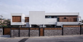 homify 360°: 가족과 개인 공간의 균형- 평창동 2세대 주택 | 호미파이 & homify | 모던 홈 디자인, 집 외관, 호화 저택 homify 360°:  가족과... 