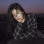 세상 볕에서 천진 명랑할 때는 삶의 의미 따위 곱씹을 필요가 없죠 시커먼 폐수가 차오르는 방 안에 있었으니까 나는 삶의 낭만이에요 죽음의... 