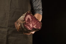 드라이 에이징에 가장 잘 맞는 고기 - 서쪽 나라에서는 아주 옛날부터 숙성육, 드라이에이징 고기를 먹어왔습니다. | 고기