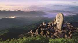 CNN 선정 한국 방문 시 꼭 가봐야 할 곳 50선 14위 <경상남도 산청군 지리산 천왕봉> At 1,915 meters, Chunwang Peak on... 