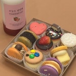 담기네요🤗💕 오늘도 12시에 오픈합니다아 !!!! _ _ ⭐️대기줄이 길면 수량제한 있습니다 ⭐️_ _ 마카롱은 차갑게 먹는 디저트로... 