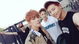 monstaxboys: “[!] 150809 OFFICIAL MONSTA X TWITTER UPDATE @OfficialMonstaX: [#주헌] 내가 졸업한 고등학교 앞에서 화보 촬영 !!... 