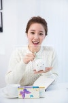 우먼라이프 301, PHO403, 프리진, 사진, 여자, 생활, PHO403e, 컨셉, 청년, 20대, 한국인, 동양인, 사람, 1인, 젊은, 실내, 상반신, 정면, 앞모습...