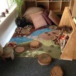 편리하고 넓게 사용할 수 있는 수납 아이디어 | Natural play spaces, Reggio, Reggio classroom