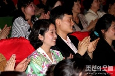 이채롭고 인상깊은 예술공연(2)-제31차 4월의 봄 친선예술축전장을 찾아서-