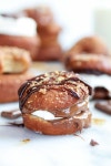 S’more Doughnut Sandwich With Easy Homemade Beer Marshmallows | 요리법(이미지 포함)