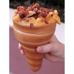 Pretzel bread cone filled  with mac-and cheese and topped with Caramelized bacon | 음식, 레시피, 요리