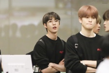 รูปภาพ 도영 โดย 🐰♡ | สามีในอนาคต, แฟนอาร์ท, แฟนหนุ่ม