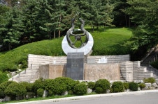 The Statue YongDuRi (Two Dragons) is the symbol of KookMin University 용두리상은 국민대 상징이다.