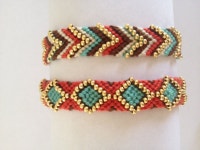 Check out these cool beaded friendship bracelets! We should all try this sometime | 공예, 매듭, Diy 팔찌