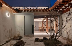 만가타 Mångata ; A traditional hanok refurbished with modern materials allows conflicting experiences to coexist in a Scandinavian... 