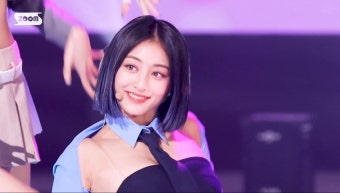 지효 (Jihyo) cccc cccc cccc fancam en 2023