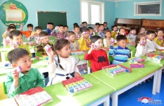 동심에 맞는 교육교양방법으로 -대성구역 려명유치원에서-