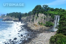 유토이미지 | 제주도 정방폭포 해변 - 2023 | 해변, 파도 그림, 풍경화