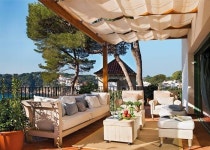 Imagen sobre Pergolas terraza de 화홍 천 en 삼달민박-툇마루 | Terrazas, Espacios al aire libre