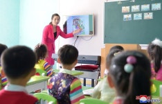 동심에 맞는 교육교양방법으로 -대성구역 려명유치원에서-