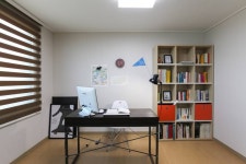Room3.서재방: 책장에는 주인장이 소장하고 있는 잡지, 소설, 수필등 책이 꽂혀 있 | 집 꾸미기, 집, 거실