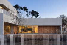 마당 많은 집 | fig.architects | 콘크리트 디자인, 집, 유명한 건축가