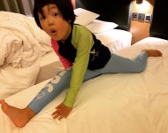 #아침체조 #굿모닝 #早上好 #早上体操 #拉身体 #요가 #필라테스 #유연함자랑중 #유연함 #호텔 #vacation #holiday  #아침체조 #굿모닝... 
