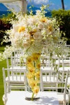 We love the sprays of white balanced by the orchid stems @Mandy Bryant Bryant Bryant B… | 센터피스, 꽃꽂이, 파티