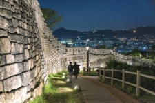 Mount Naksan City at Night 서울의 밤 | SEOUL Magazine | South korea travel, Forever travel, Seoul night
