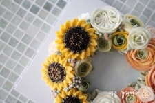 해바라기 플라워케익 ~ 메종올리비아 칠순케익 | Blooming flowers, Floral wreath, Floral