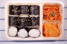 밥, 무, 오징어의 삼각조합 GS25 신제품 ‘충무김밥’ 솔직후기 | 식품 아이디어, 충무김밥, 밥