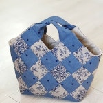 가방으로 만들수 있겠어요 #머신퀼트 #퀼트가방 #quiltedbag #patchworkbag #handmadebag #denim #linen #madebyme #quiltblossom #… | パッチワーク