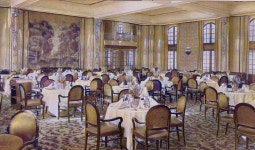 The Elegant Dining Room in First Class | 식당
