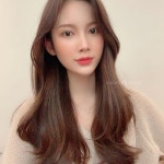 실장 박경빈입니다   긴머리스타일에 자연스러운 굵은 웨이브로 만들어진 #페미닌펌 … | 긴 머리 앞머리, 긴 머리, 헤어스타일