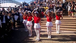 [20131105] Crayon Pop (크레용팝) at Sydney Opera House - Bar Bar Bar (빠빠빠) | 음악