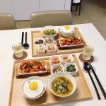 . 오늘 저녁 -소고기 우거지국 -소세지 야채볶음 #목우촌 제품들로 간편하게 차렸어요! 우거지국은 보글보글 끓이기만 하니 뚝딱 완성❤️ 국... 