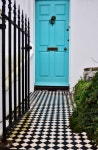 Love the bright blue door against the black/white tile - awesome! | 인테리어, 문, 현관
