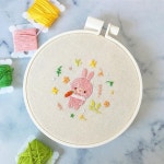 #몸살난와중에아무생각없이바느질만 #보니 #자수보니 #뜨개인형자수 . . #바이브리 #bybri#자수 #프랑스자수 #손자수 #자수타그램... 