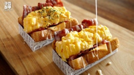 폭신폭신 계란이 듬뿍!! 바삭한 마늘 버터 토스트! 에그드랍스타일. - YouTube | 아침 토스트, 아침 식사 아이디어, 식품 아이디어