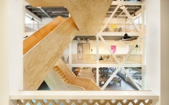 *소통을 지향합니다, 보이드 스페이스; 계단실 [ Studioninedots ] De Burgemeester | 사무실 디자인, 기숙사, 건축물