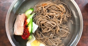 샘밭막국수, 화진포막국수, 경강막국수, 만포막국수, 영광정 메밀국수, 장원막국수, 장원막국수, 주문진막국수… | 요리, 음식, 식품 아이디어