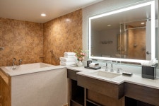Hyatt Regency Orlando International Airport | Qantas Hotels Hyatt Regency Orlando International Airport