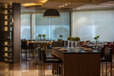 Renaissance Shanghai Yangtze Hotel | Qantas Hotels Renaissance Shanghai Yangtze Hotel