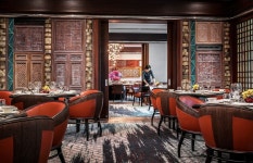 Four Seasons Hotel Singapore | Qantas Hotels Four Seasons Hotel Singapore