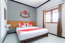 OYO 159 Santo Guest House | Qantas Hotels OYO 159 Santo Guest House