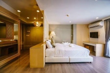 문 드래곤 호텔 (Moon Dragon Hotel) - 몽키트래블