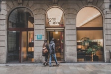 호텔 큐어리어스