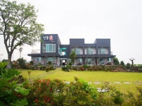Seogwipo Sandule Pool House Pension | Qantas Hotels Seogwipo Sandule Pool House Pension