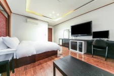 Hotel Raton | Qantas Hotels Hotel Raton