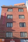 Hotel Maroon | Qantas Hotels Hotel Maroon
